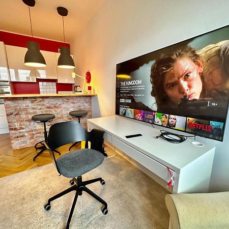 Super Beauty Metro Wifi 65'Tv Netflix Hbo Appletv+ Apartman Varsó Kültér fotó